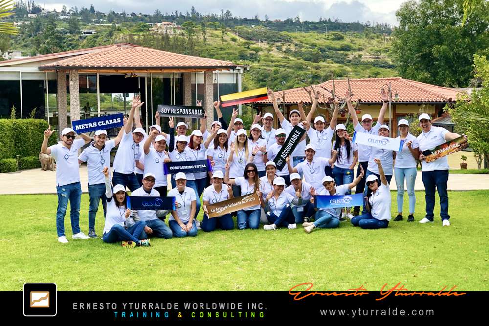 Experiencia de Team Building con retos colaborativos para desarrollar habilidades blandas y equipos de alto desempeño