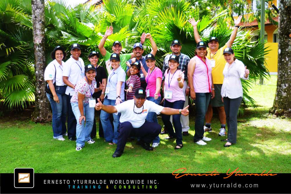 Team Building empresarial con Cuerdas Bajas y retos colaborativos de Aprendizaje Experiencial