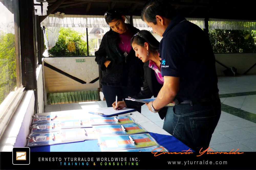 Taller Vivencial de Aprendizaje Experiencial con Cuerdas Bajas para fortalecer la colaboración y la confianza